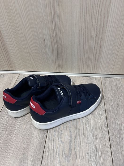Pantofi sport Levi’s piele nr 32