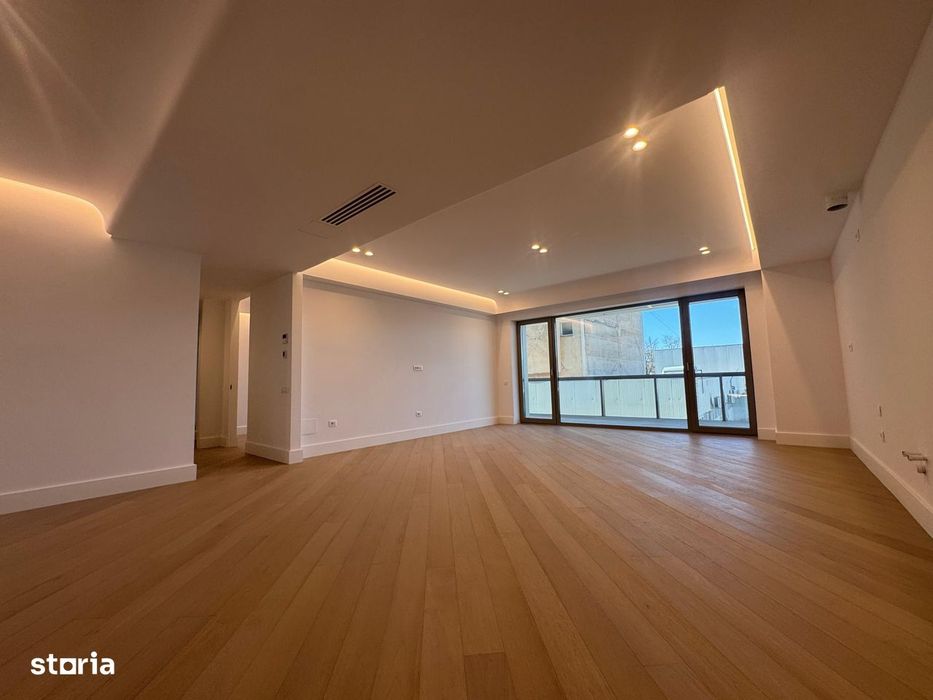 3 Camere | Cortina 126 | Erouiancu Nicolae — fotografia 1
