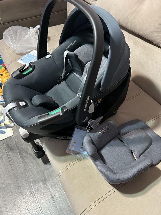 Scoica Auto MAXI-Cosi Pebble 360+adaptori pentru carut