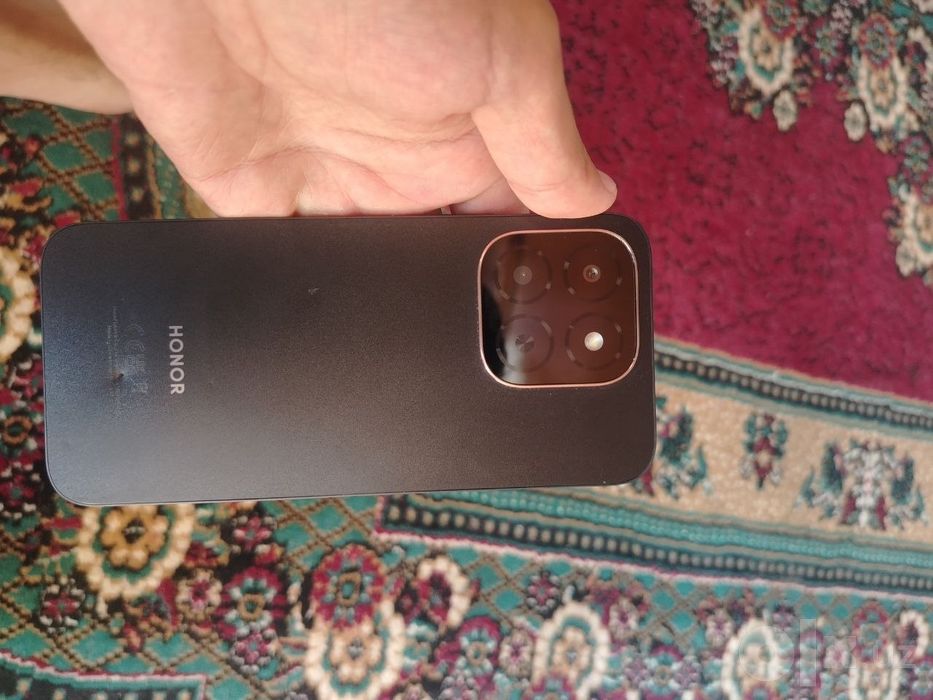 Honor x 6 c 6/128 haloti ideal rangi qora narxini kelishamiz  pul zarl