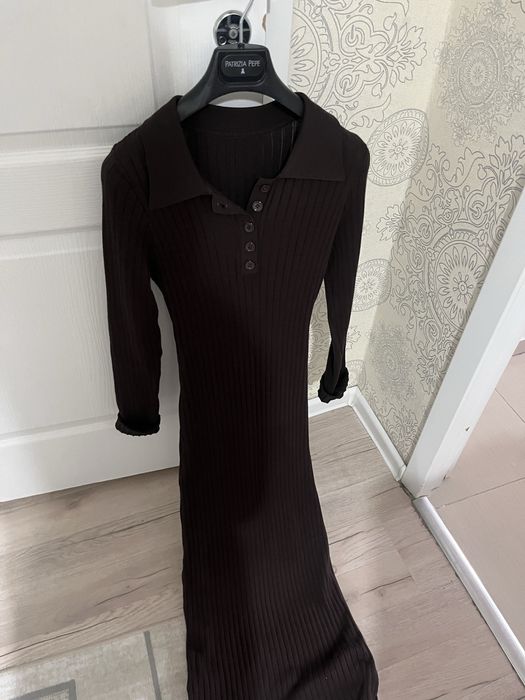 Красивое платье в цвете шоколад