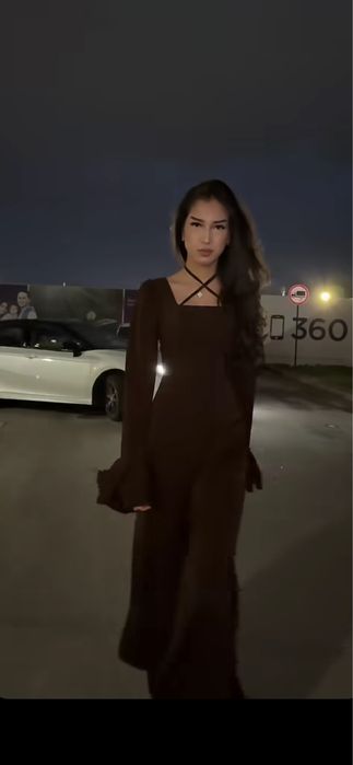 Черное атласное платье