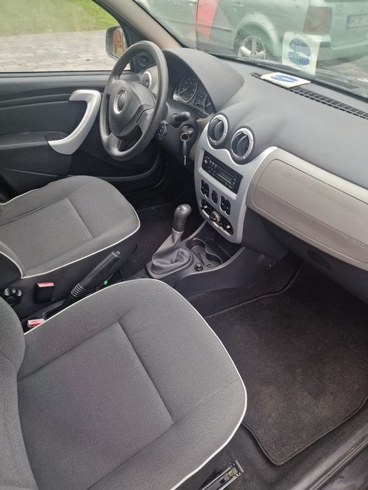 Vând Dacia sandero 2010