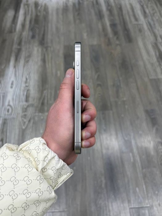 Iphone 15 pro ideal.