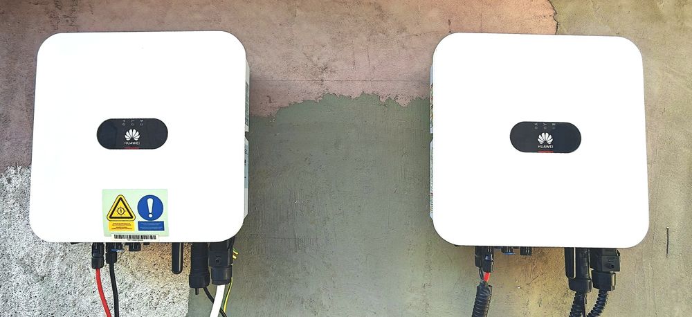 Se vând 2 INVERTOARE 3 KW Huawei