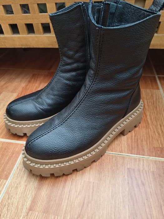Ghete piele model deosebit
