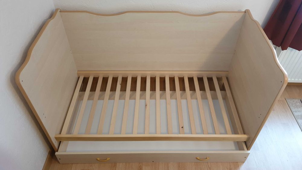 Мултифункциално детско легло с матрак 140/70, лека завивка - Като ново