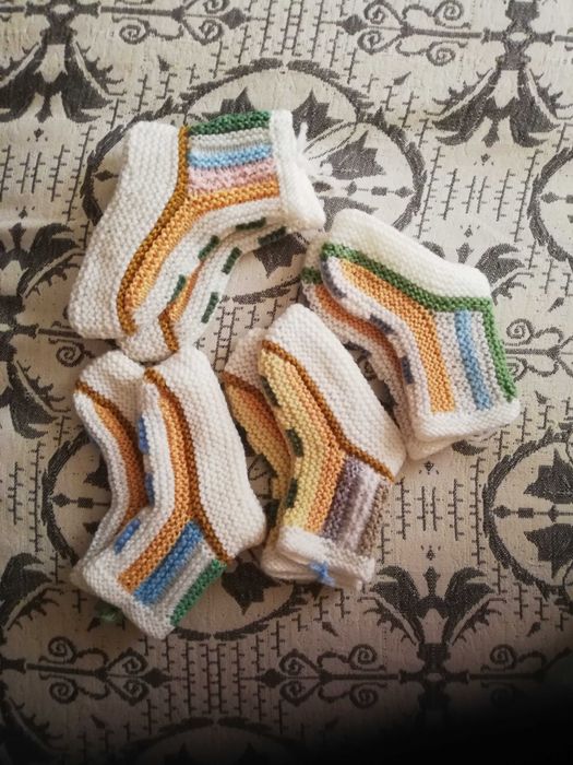 Продавам ръчно плетени топли терлъци, с вълнени ходила.