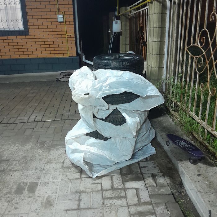 Шины продам 235 60r18