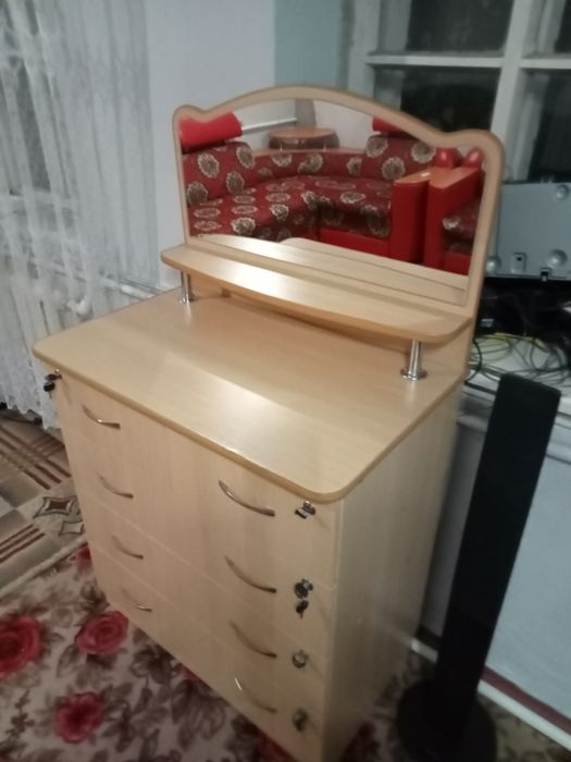Комод с зеркалом