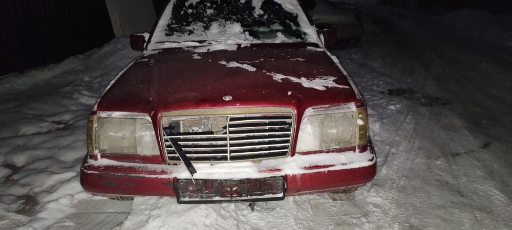 Мерседес 124 разбор машину по запчастям продаю автозапчасти