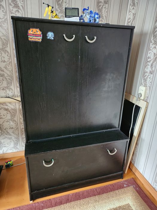 Продам стенку чёрного цвета