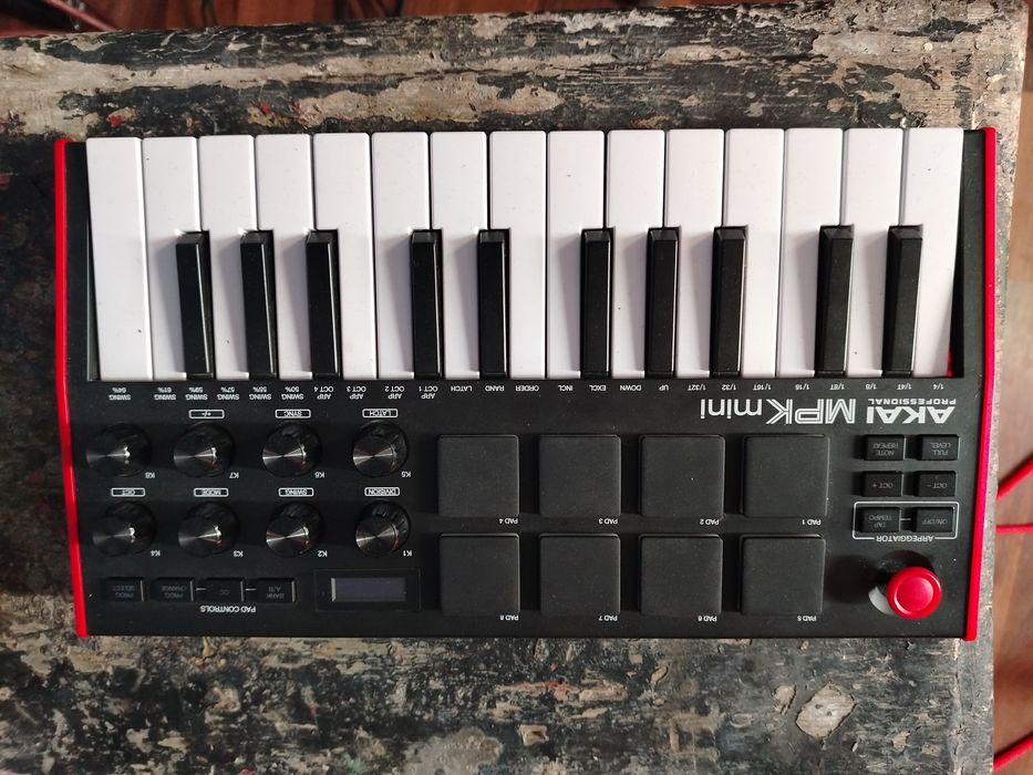 Миди клавиатура AKAI MPK MINI
