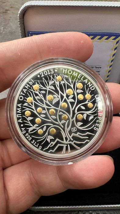 Серебряная монета Родина Яблок