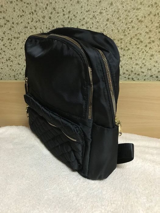 Нова черна раница