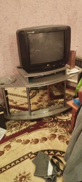 Телевизор с подставкой