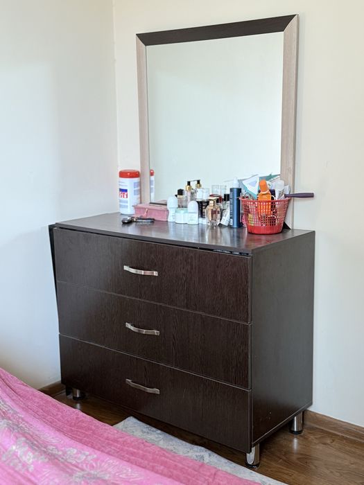 Продается шкаф кровать тумба с зеркалом