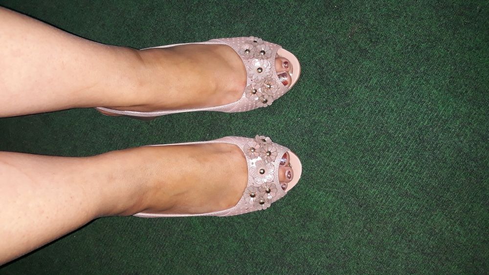 Продам босоножки