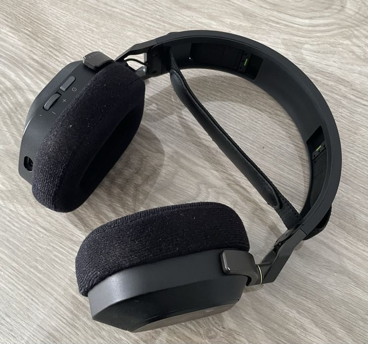 Наушники Corsair HS80 Wireless