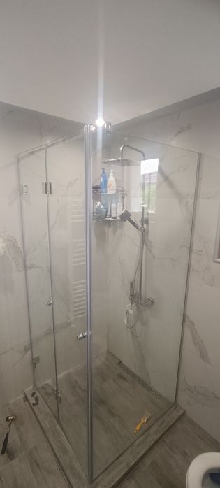 Поръчкови Душ кабини,паравани и АЛ-врати