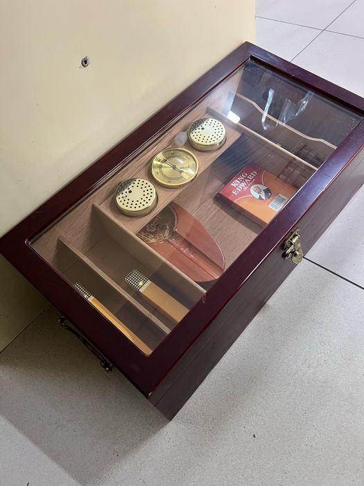 Луксозна дървена кутия за съхранение на пури