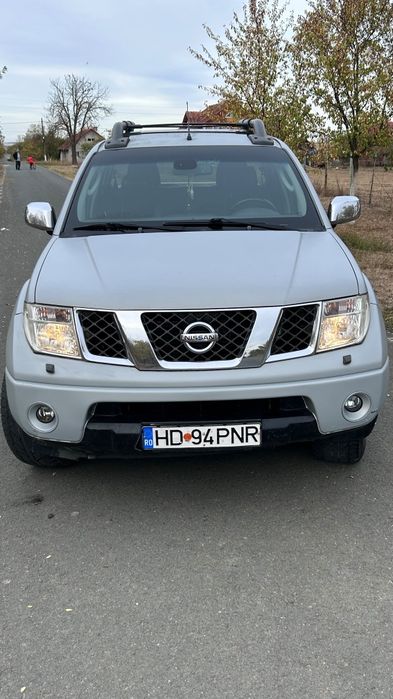Vând nisan navara D40