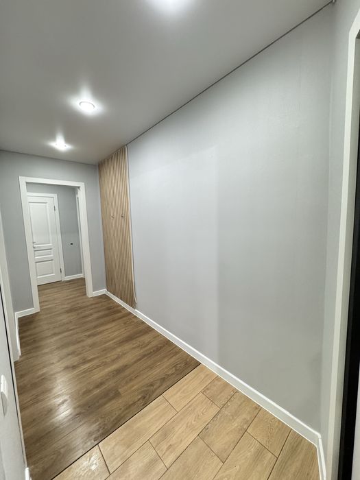 Поклейка обоев . Ремонт под ключ