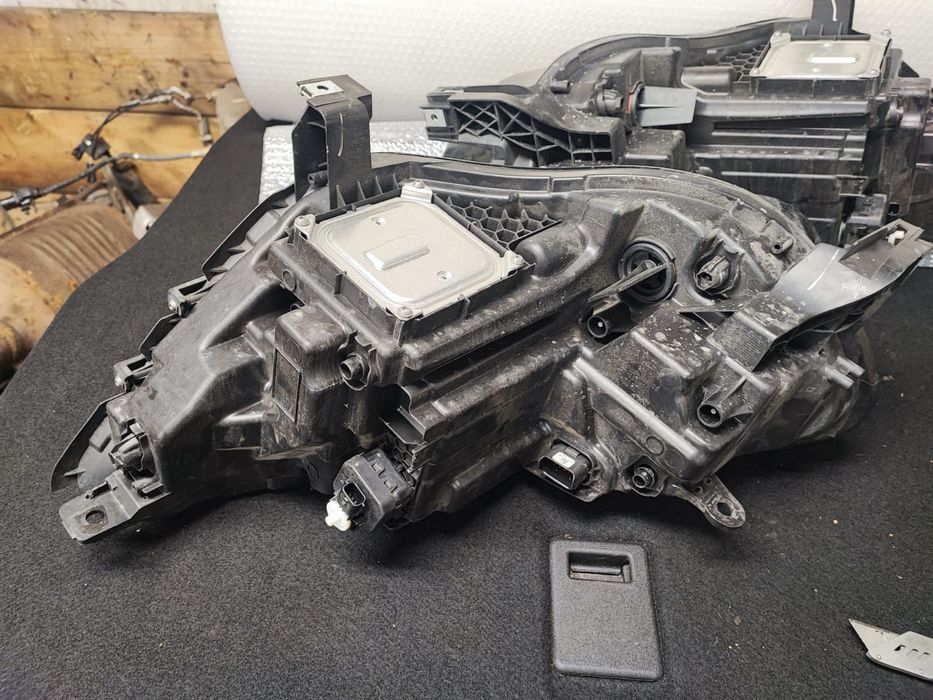 Vînd far stînga dreapta full led renault scenic 4 2018