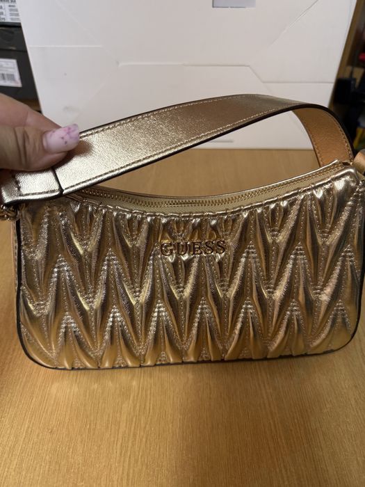 Geanta Guess aurie noua