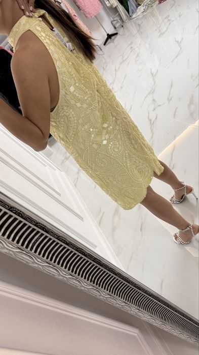 Rochie galbena cu decoratiuni