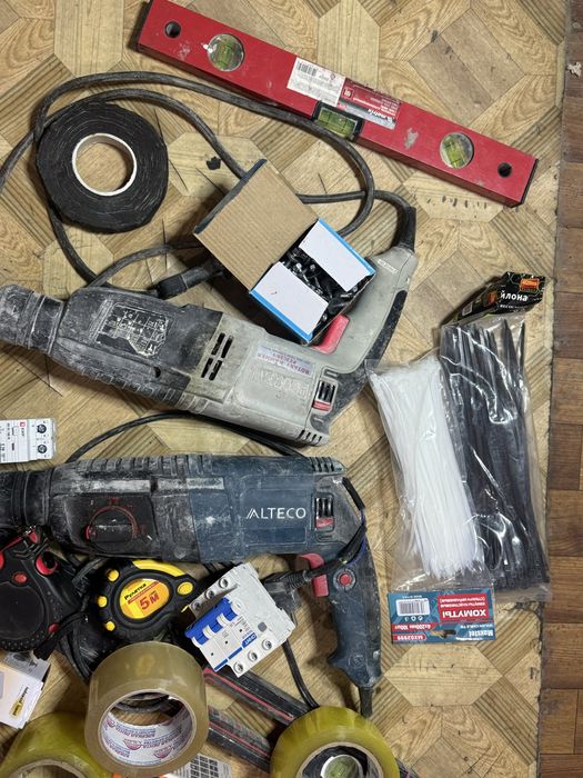 Перфораторы и инструменты