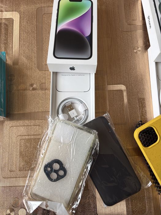Кутии и аксесоари за Iphone 14,15,16 - черни