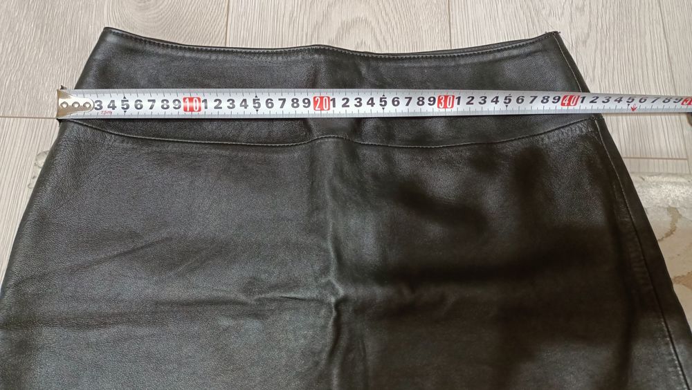 Fustă din piele de dama.