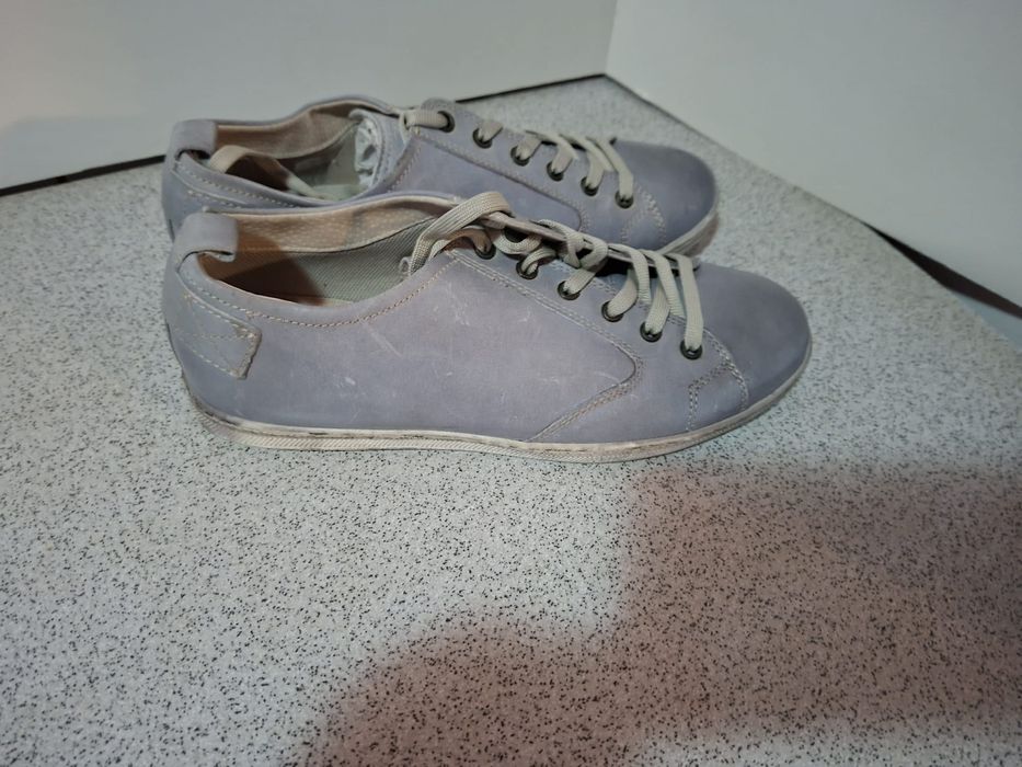 Tenisi din piele marimea 40