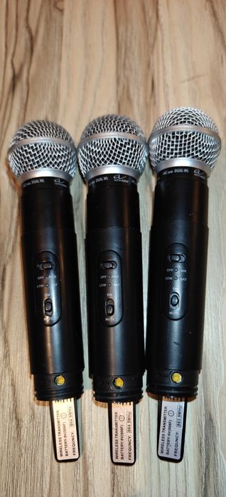 Безжични микрофони и станции