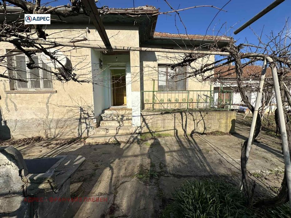 Къща в Плевен, област-с.Комарево площ 66 цена 13805