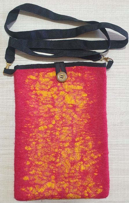 Сумочка из шерсти и шёлка