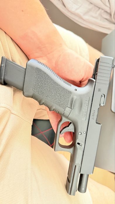 Продавам Оригинална 1:1 Еърсофт Реплика GLOCK 17 PERFECTION Чисто Нов