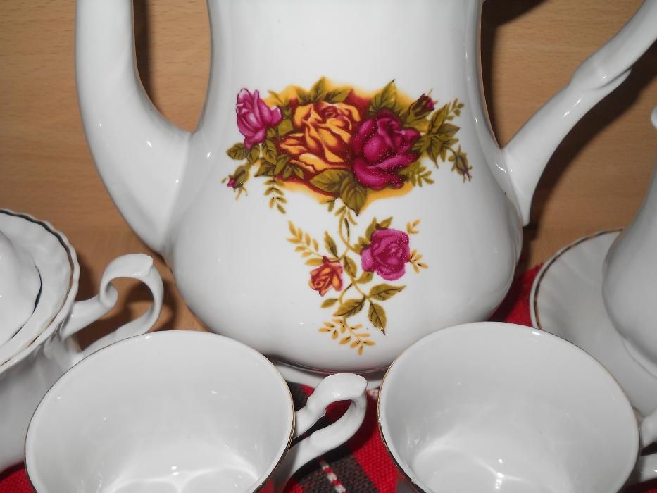 Serviciu Ceai - Cafea cu model Trandafiri