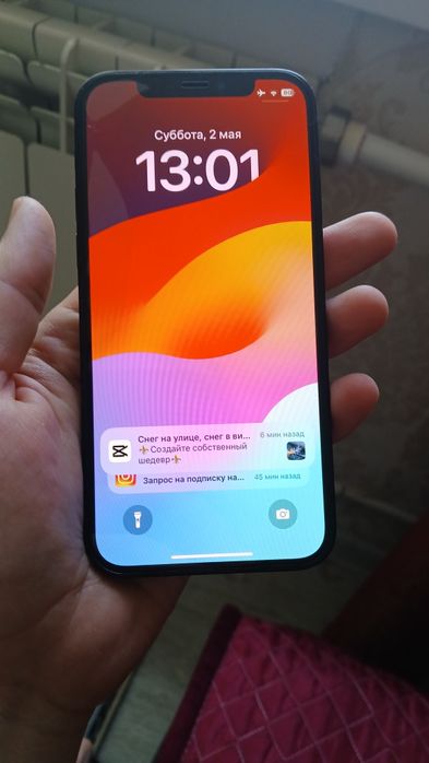 Продам Айфон 12.