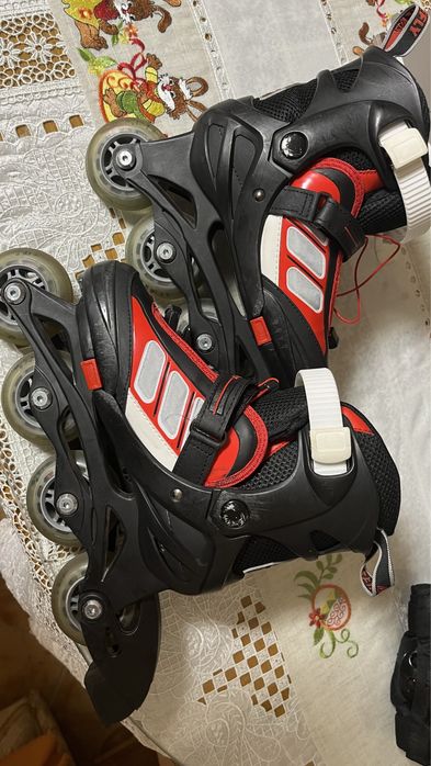 Role Firefly (marimea 33-36) Bonus: cotiere, genunchiere & casca