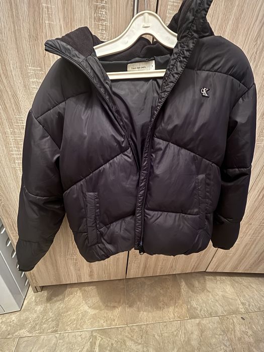 Яке Calvin klein