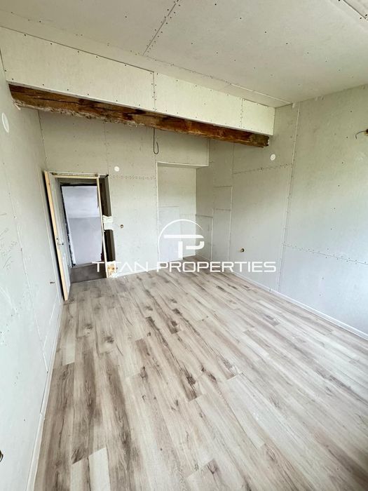 Етаж от къща за продажба в Център