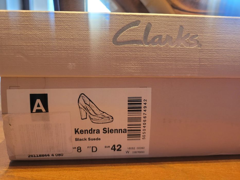 Нови дамско обувки Clarks продава
