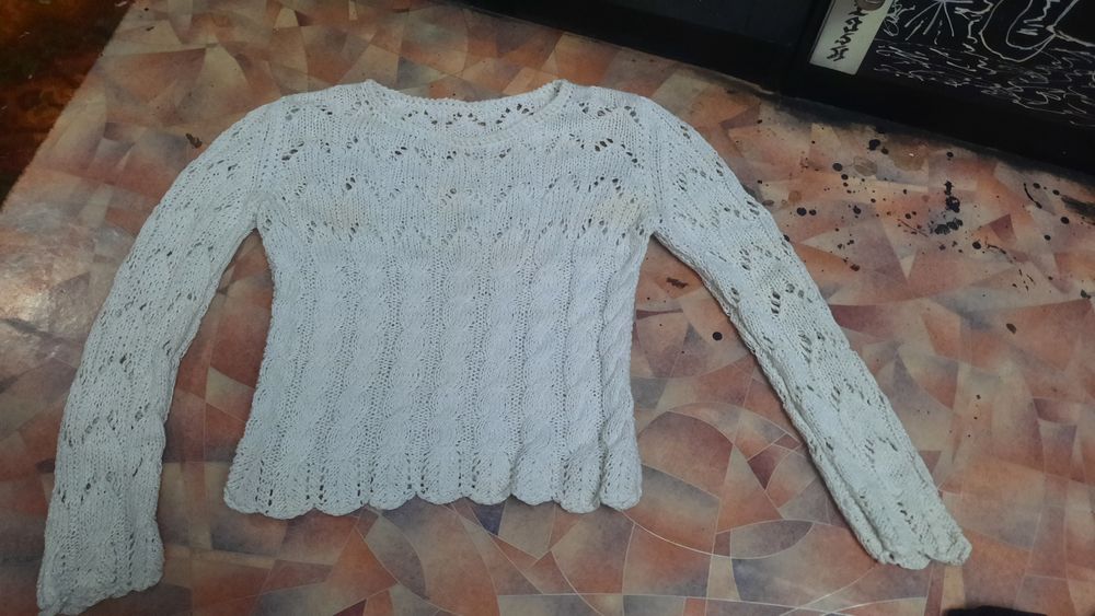 отдам свитера, кофточки дешево