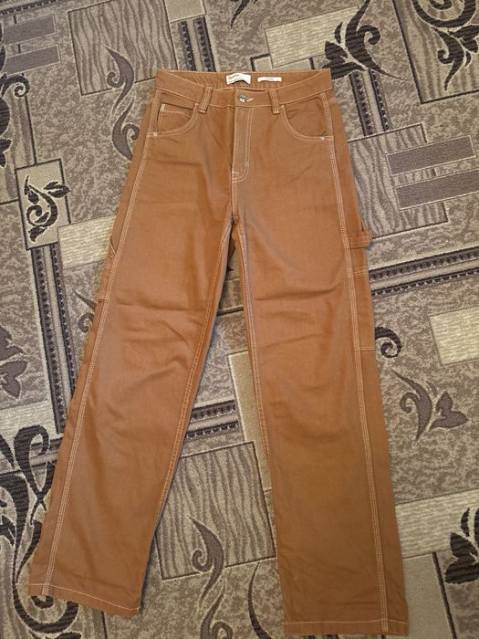 Коричневые джинсы Bershka