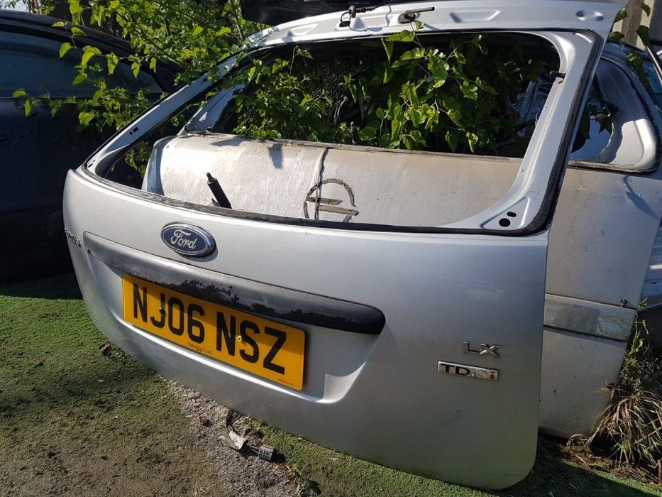 Hayon / Haion / Capota Portbagaj FARA Luneta Ford Focus 2 Hatchback NFL / Non Facelift 2004 - 2008