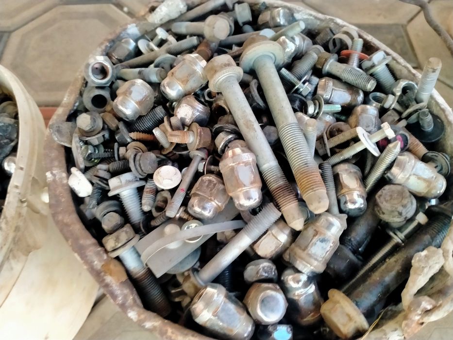 Болты автомобильные