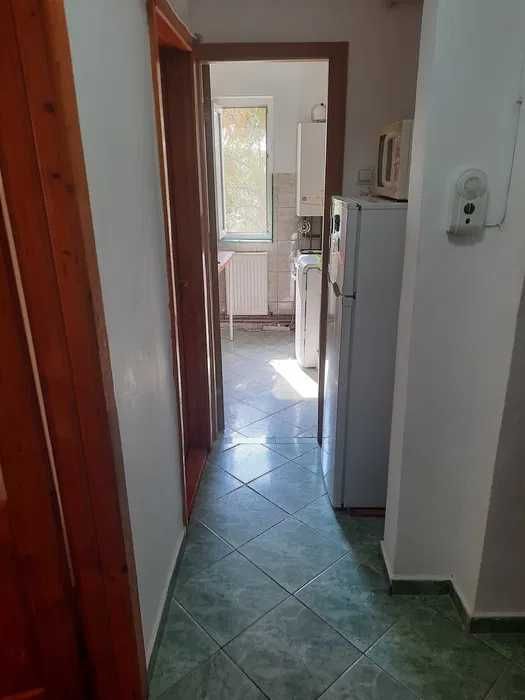 Vand apartament 2 camere pe strada 9 mai