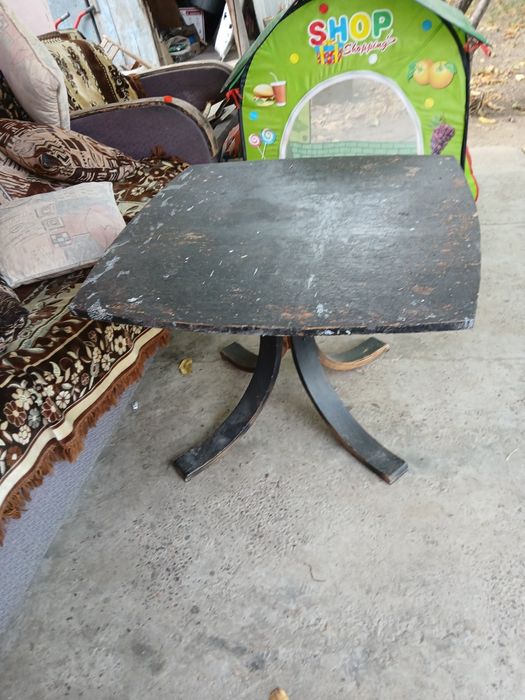 Продам столик журнальный